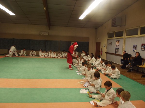 Le Père Noel récompense les judokas