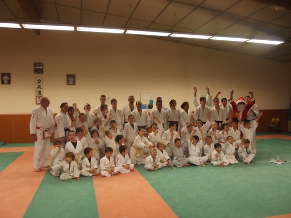 Photo des judokas avec le Père Noel