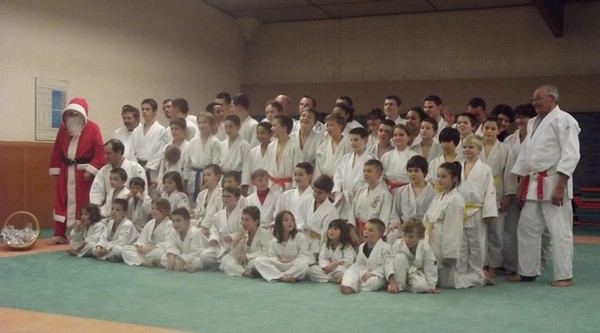 Photo des Judokas avec le Père Noel